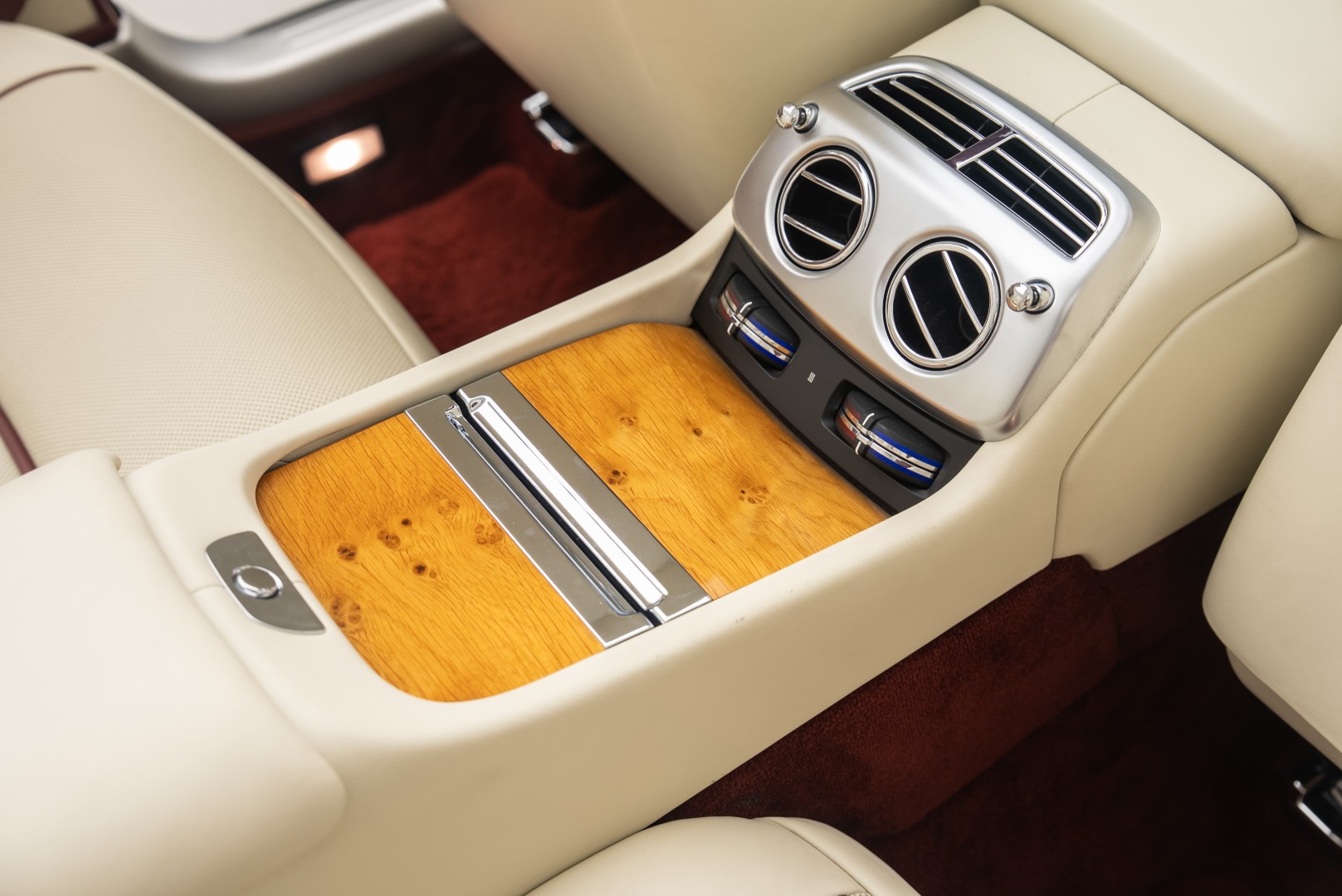 2017 ROLLS ROYCE DAWN GCC SILVER BADGE